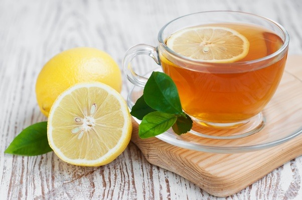 a glass of lemon tea